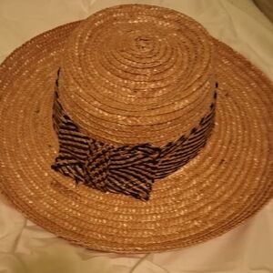 Stylish Tan Straw Hat with Black Bow